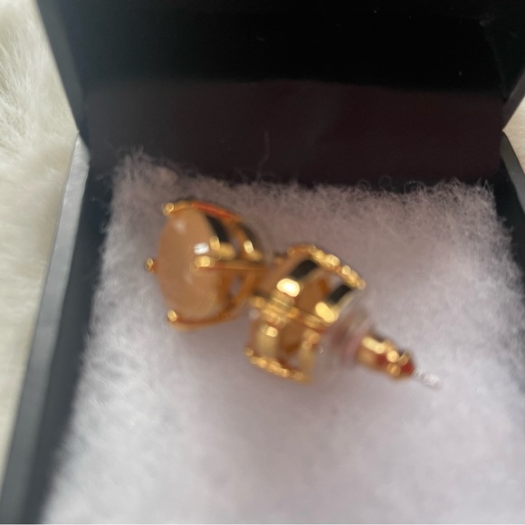 New no tag 10 MM Yellow Cat's Eye GEMSTONE  Women's Prong Earrings. GORGEOUS! - Picture 4 of 4